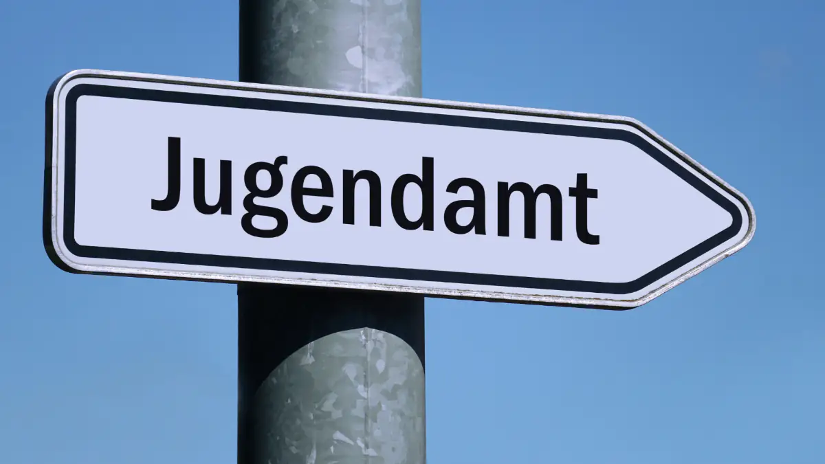 Symbolbild Tod von Alicia: Schuld mit der Aufschrift Jugendamt