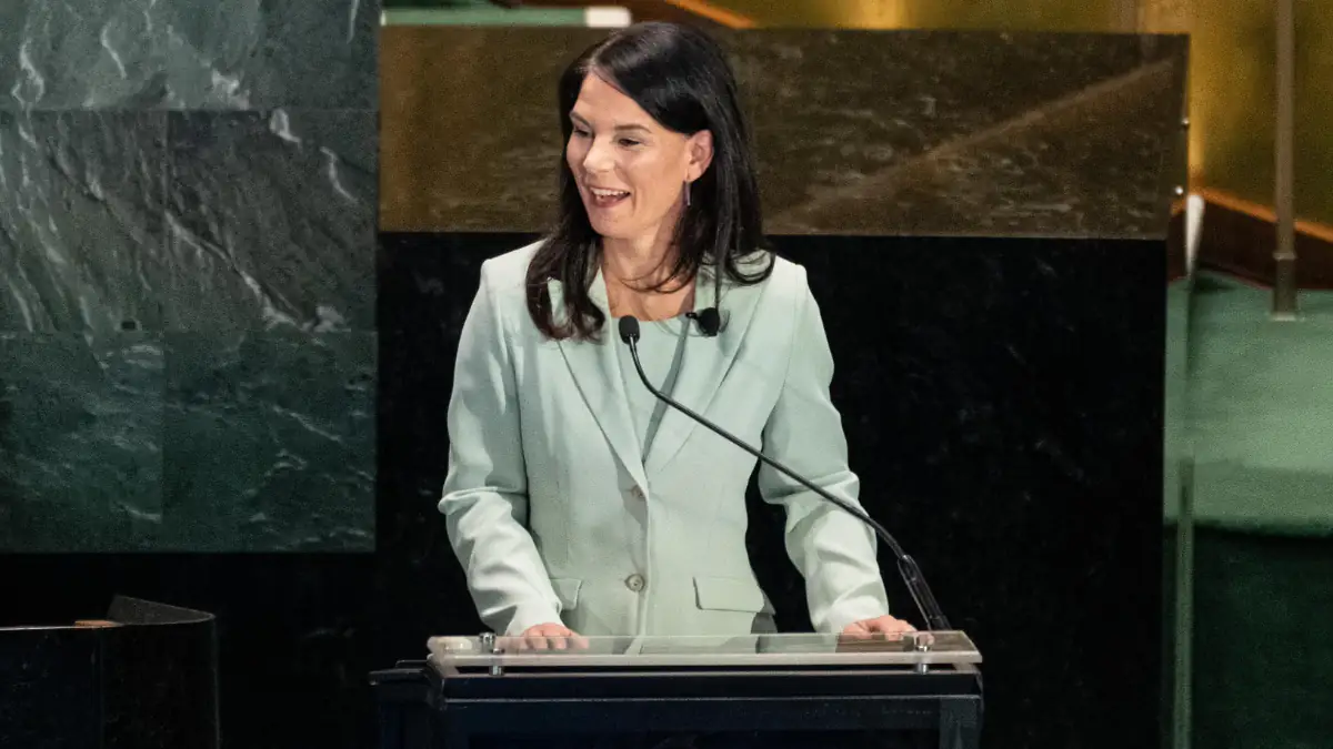 Annalena Baerbock hält eine Rede