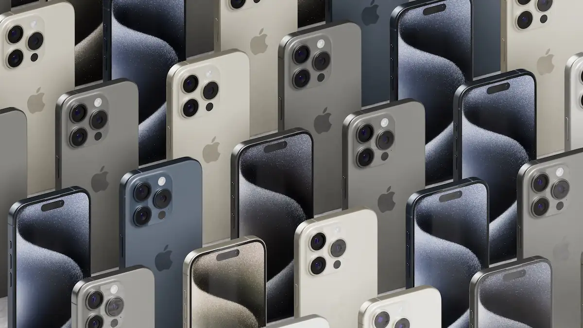 iPhone 18 Symbolbild: Zahlreiche iPhone-15-Pro-Modelle in Titanium