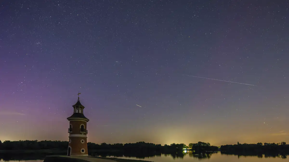 Perseiden Sternschnuppen und Nordlichter