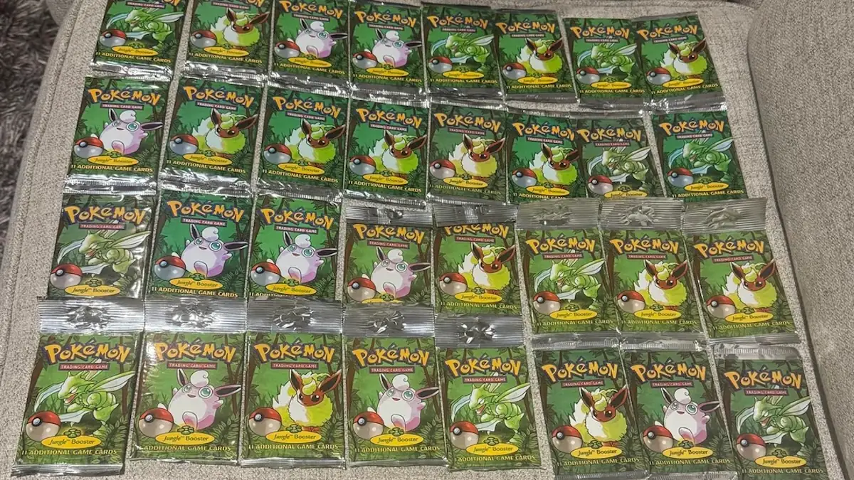 Viele alte Pokémon-Karten, die noch verpackt sind