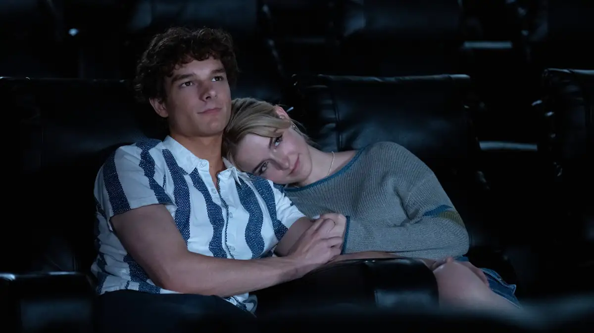 Mason Thames und Mckenna Grace in „Regretting You“