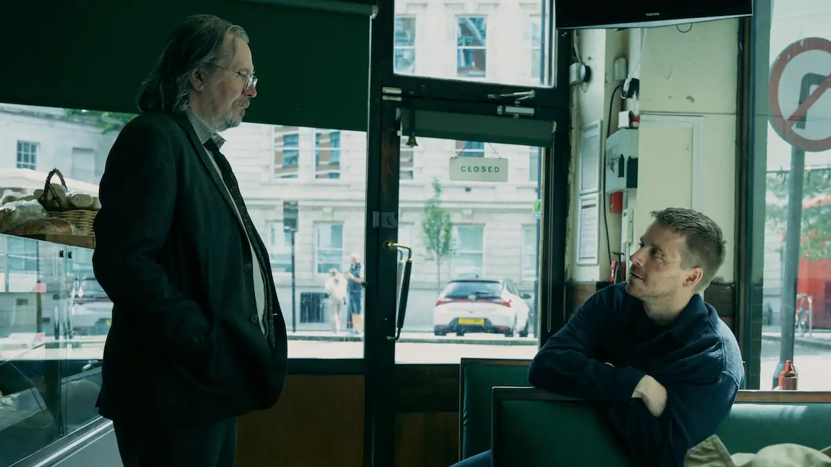 Gary Oldman und Jack Lowden in „Slow Horses“