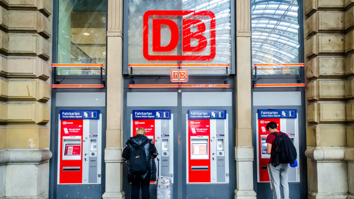 Schalter der Deutschen Bahn am Bahnhof