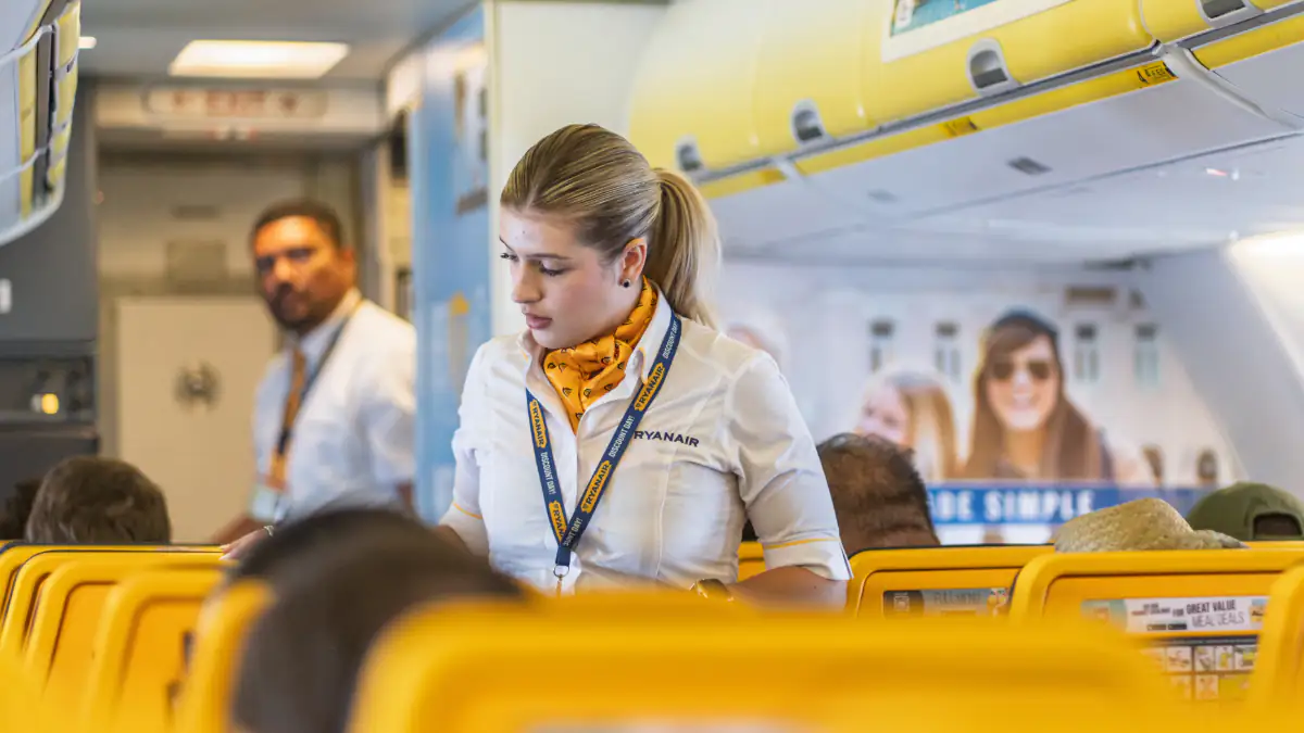 Stewardess der Airline Ryanair