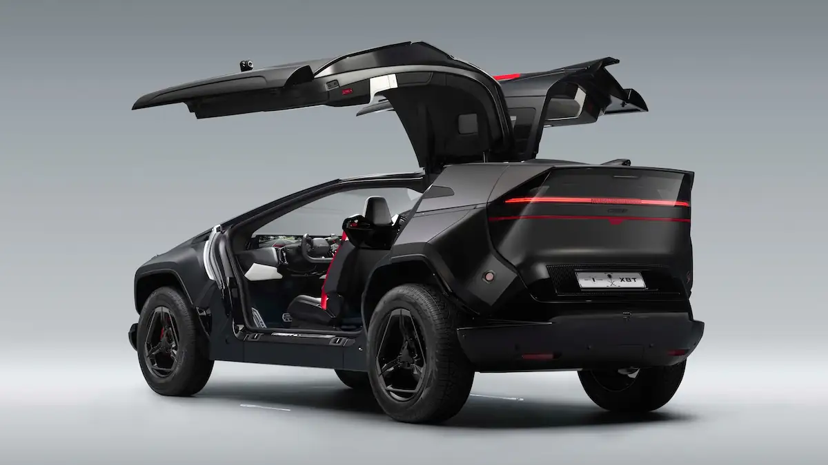 Exobot SUV mit offenen Türen