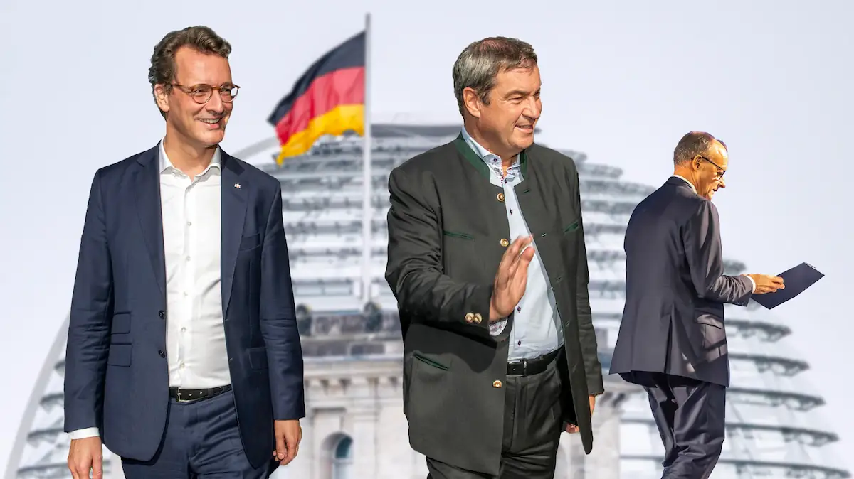 Kanzlertausch Debatte Symbolbild: Montage von Hendrik Wüst, Markus Söder und Friedrich Merz vor dem Bundestag