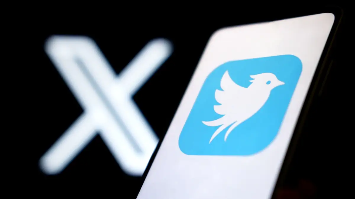X vs Operation Bluebird Logos der Unternehmen nebeneinander: Symbolbild für den Rechtsstreit um die Marke Twitter