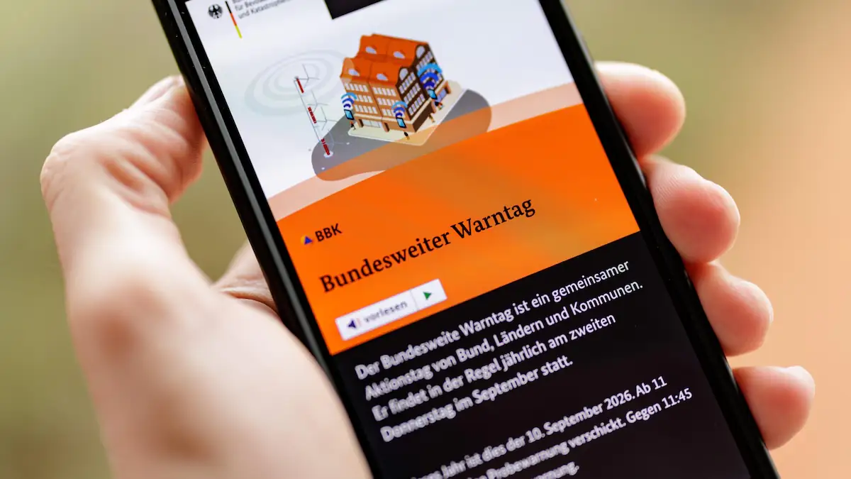 Warntag 2026: Übersichtsseite des BBK auf einem Smartphone