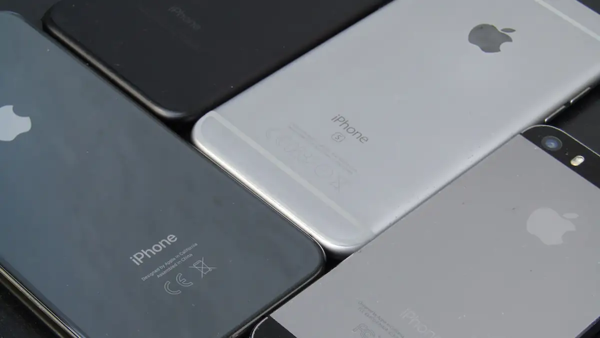 Die Rückseiten mehrerer iPhone-Modelle wurden zusammengeschoben