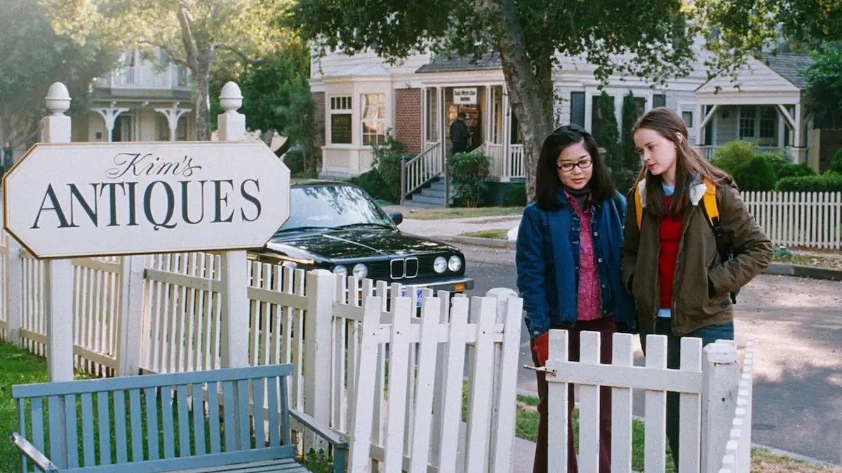 Szene mit Keiko Agena und Alexis Bledel in „Gilmore Girls“