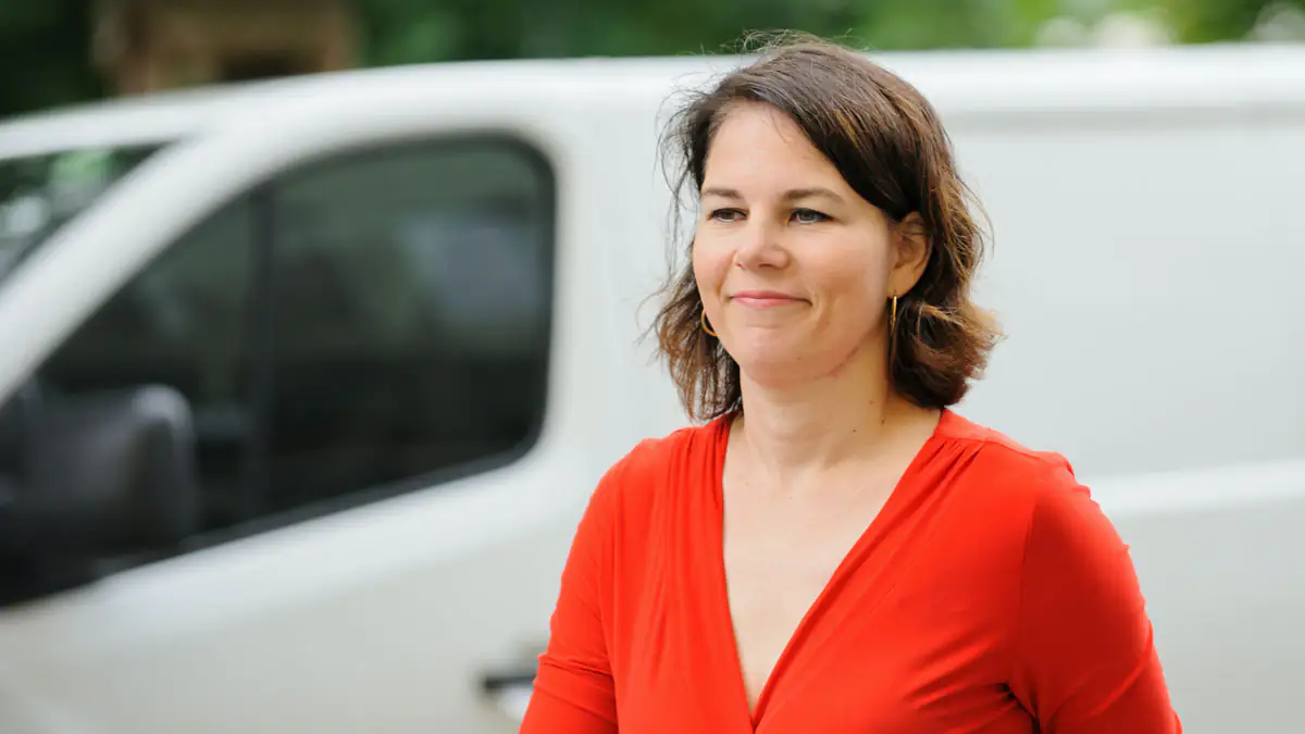 Kanzlerkandidatin der Grünen: Baerbock will den Benzinpreis erhöhen