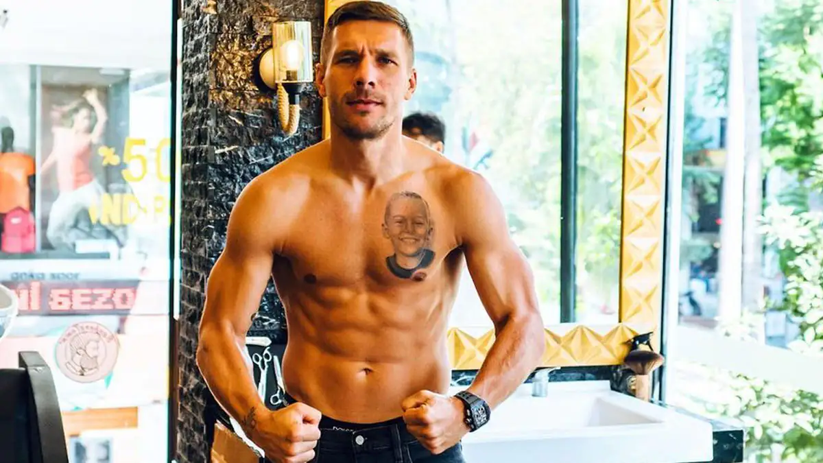 „Was für eine Schande“: Lukas Podolski rastet komplett aus