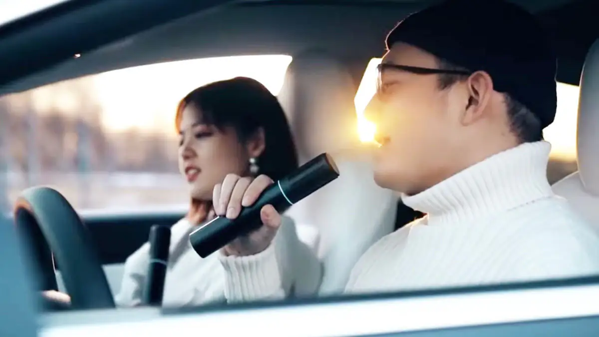 Karaoke im Auto: Tesla führt TeslaMic ein