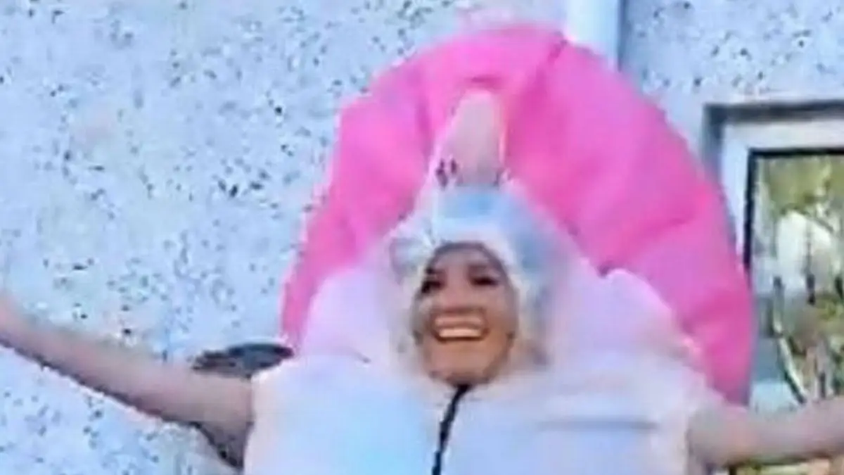 Verlobte in Penis-Kostüm mehrfach niedergestochen