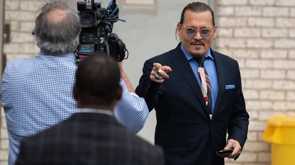 Anwältin enthüllt, warum Johnny Depp Amber Heard nie ansieht