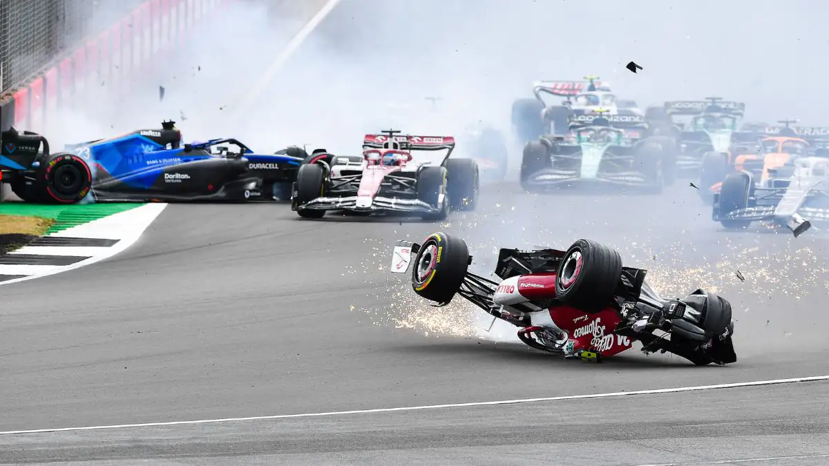 Extrem gefährlich: Aktivisten werfen sich bei Formel-1-Rennen auf Fahrbahn