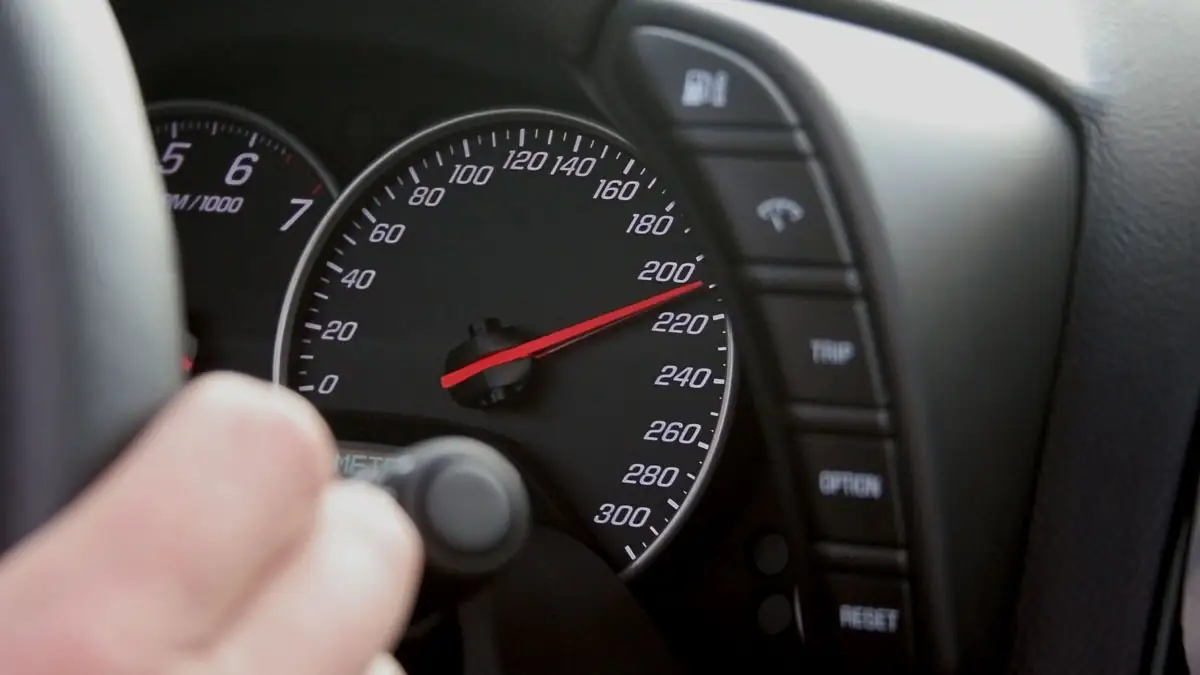 Viel zu schnell: Fahrer zwei bestimmter Automarken rasen wie verrückt