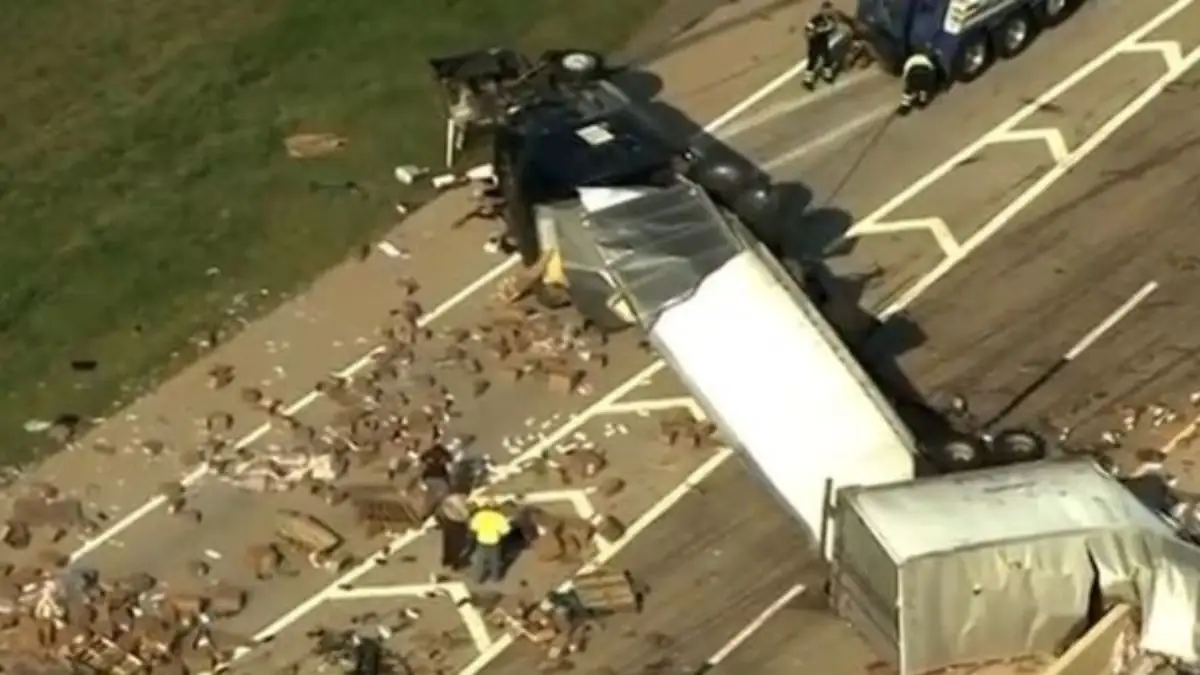 Nach Unfall: Fahrbahn plötzlich voll mit Dildos und Gleitgel