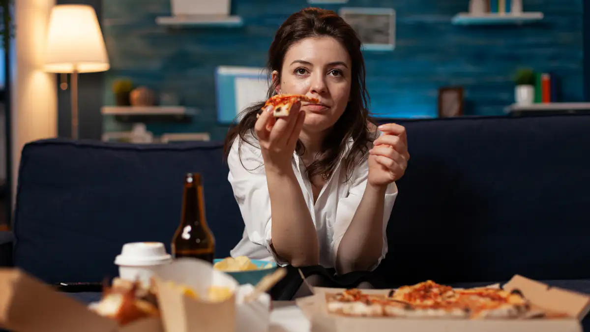 Studie enthüllt: Nachts essen birgt unerwartete Risiken