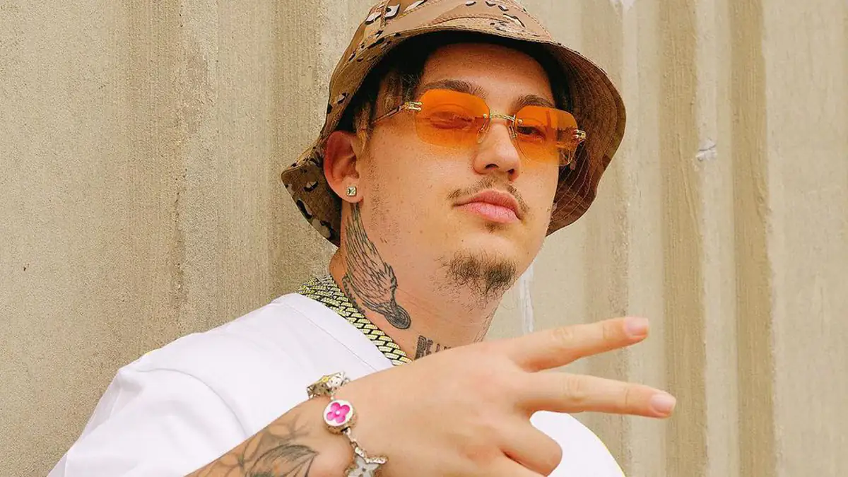 Mitten auf der Bühne: Rapper Costa Titch bricht zusammen und stirbt