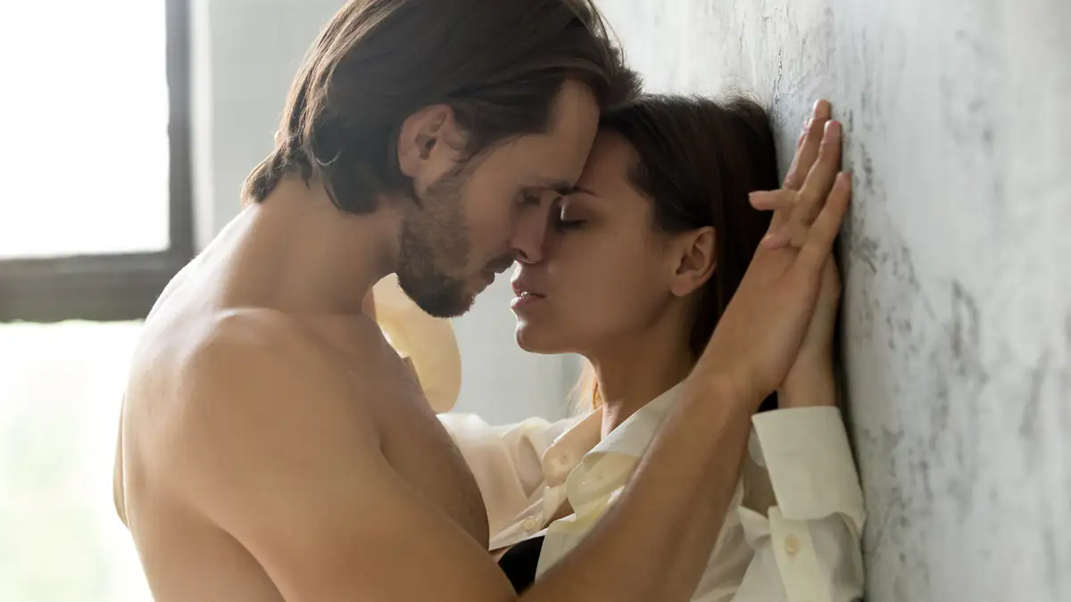 "Das Vorhängeschloss": Sex-Stellung sorgt für Orgasmus außerhalb des Schlafzimmers