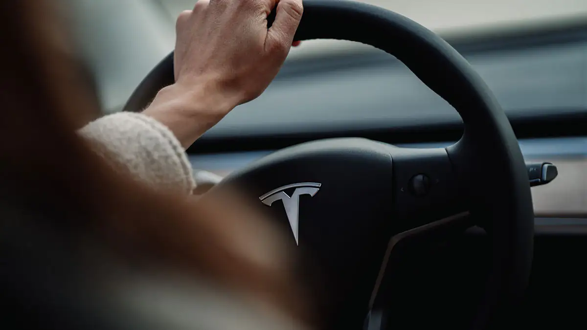 Günstigster Tesla beeindruckt mit rasanter Ladegeschwindigkeit