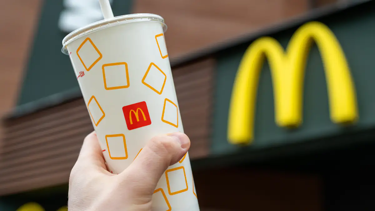 Bei McDonald’s: Geheime Chips in Getränkebechern versteckt