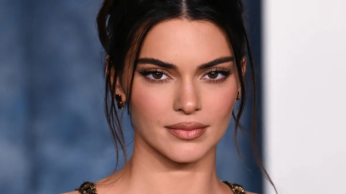Kendall Jenner: Topmodel räkelt sich nackt auf einem Pferd
