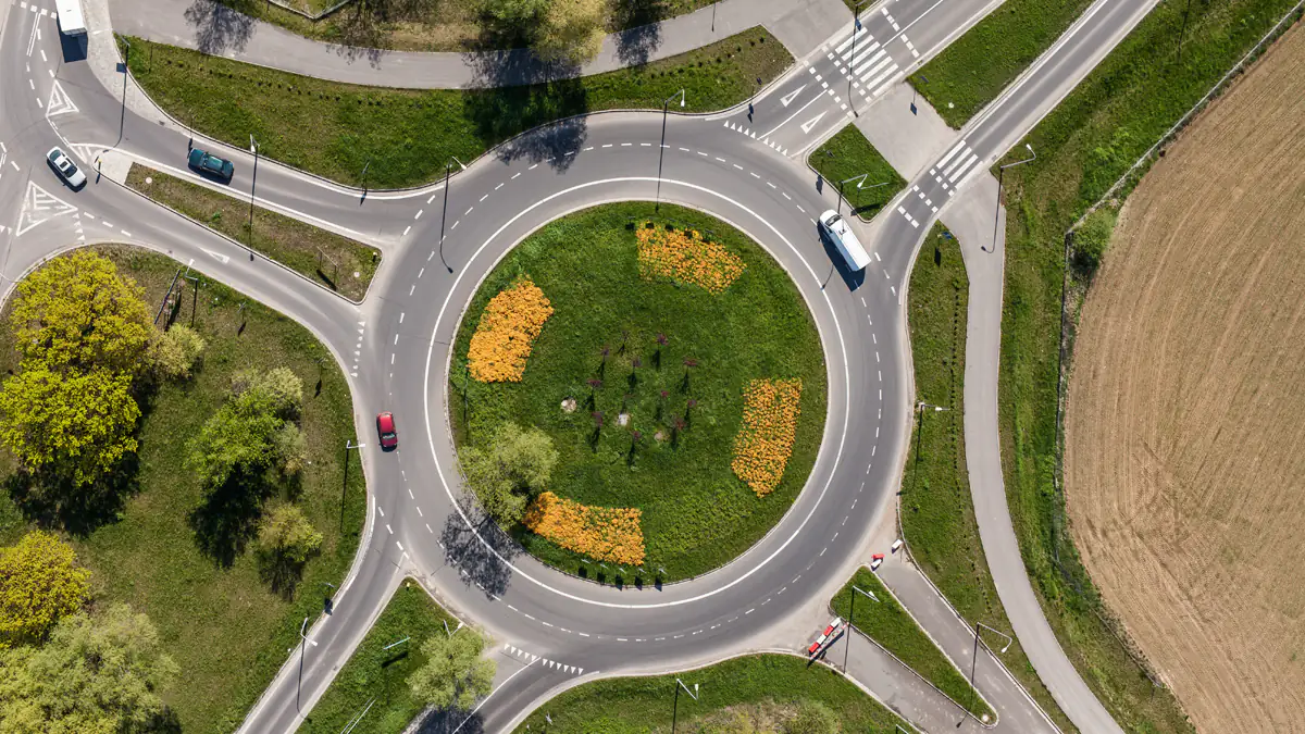 Regeln im Kreisverkehr: Bei Verstoß drohen hohe Bußgelder