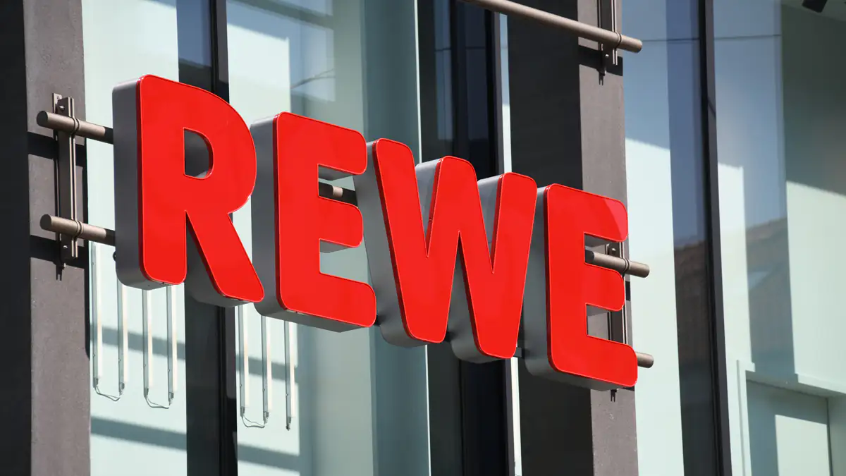Kunden müssen verzichten: Rewe wirft beliebtes Produkt aus den Regalen