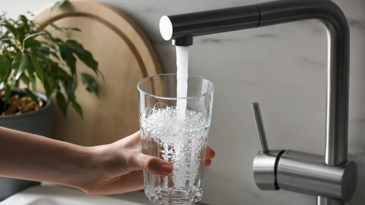 Bundesamt warnt vor warmem Leitungswasser: Worauf Verbraucher achten müssen