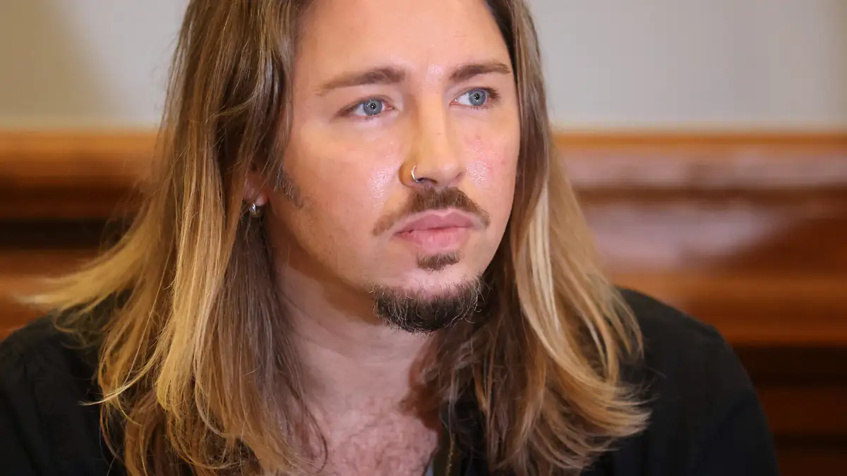 Gil Ofarim vor Gericht: Hotelmitarbeiter belastet den Sänger im Verleumdungsprozess