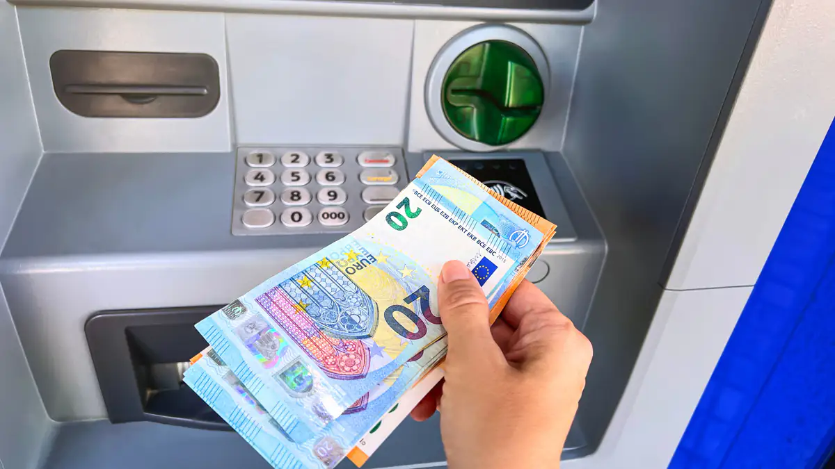 Volles Girokonto: So viel Geld sparen die Deutschen