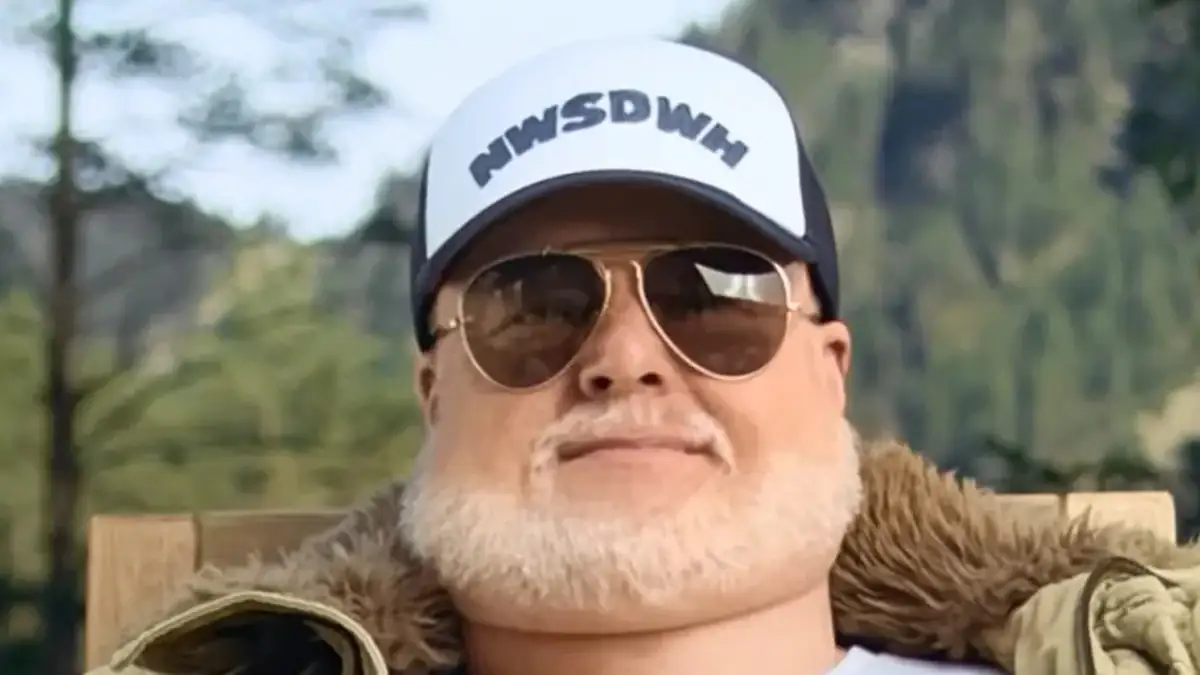 Stefan Raab: Was steckt hinter dem Buchstaben-Rätsel auf seiner Kappe?