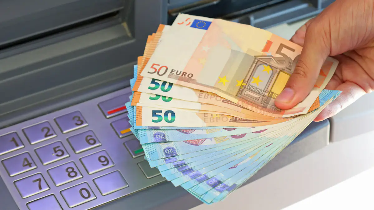 Geldautomaten werden abgeschafft: Bank-Kunden müssen sich umstellen