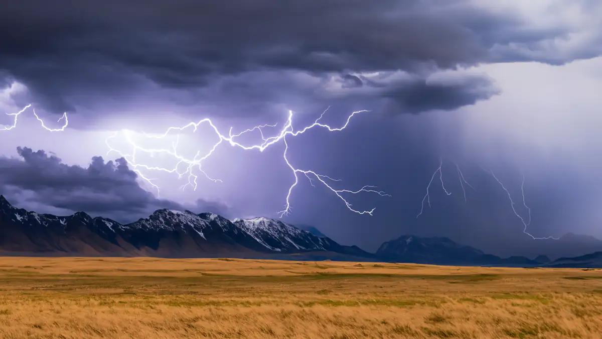Tropische Gewitter in fünf Bundesländern drohen– „Unbedingt zu Hause bleiben“