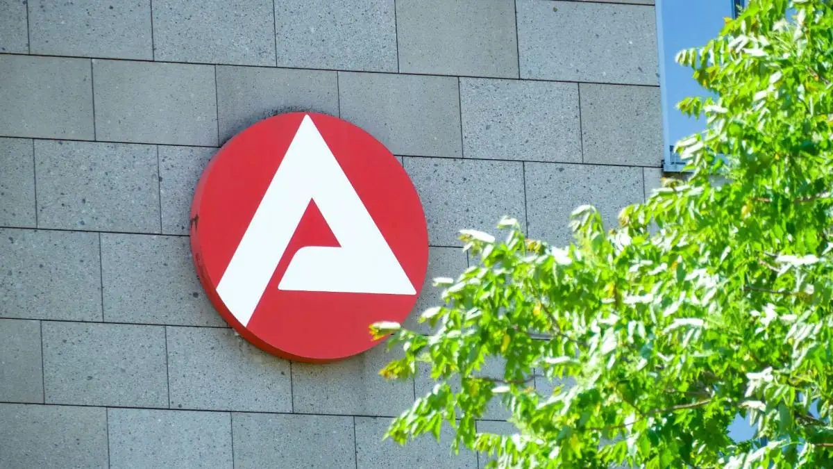 Bundesagentur: Zahl der Arbeitslosen steigt auf 63.000