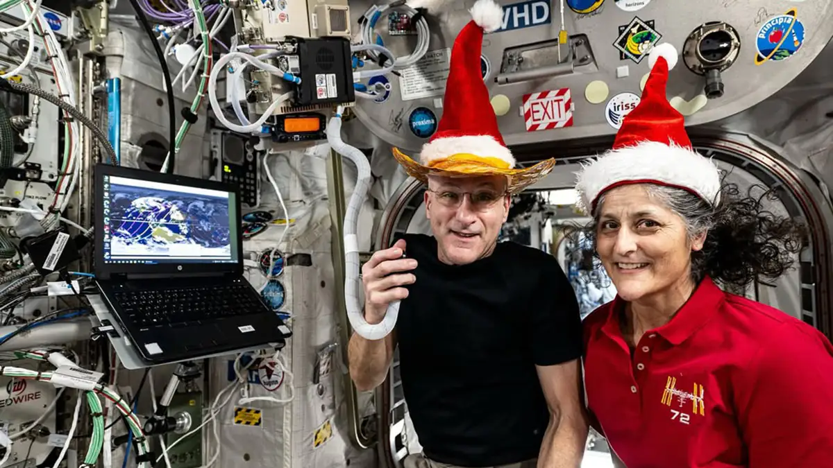 Ein Weihnachtsfoto der Astronauten auf der ISS lässt überall eine Frage aufkommen