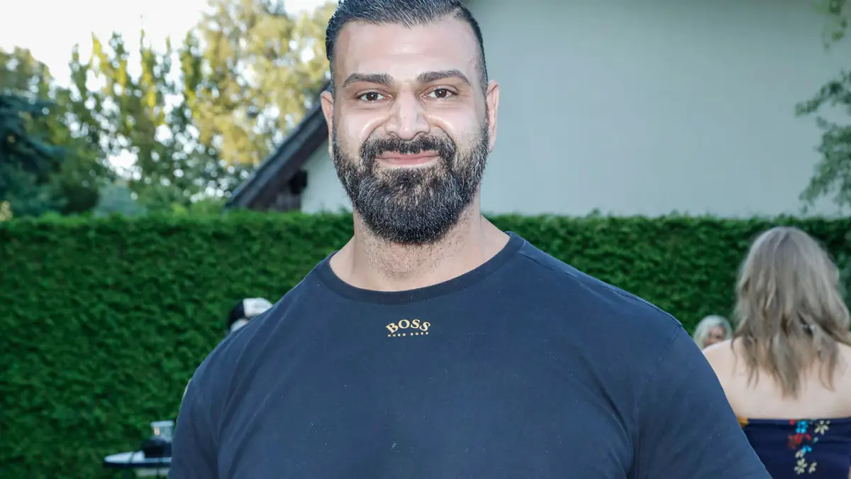 Netflix-Star stirbt im Fitness-Studio: Fans trauern um Vito Pirbazari