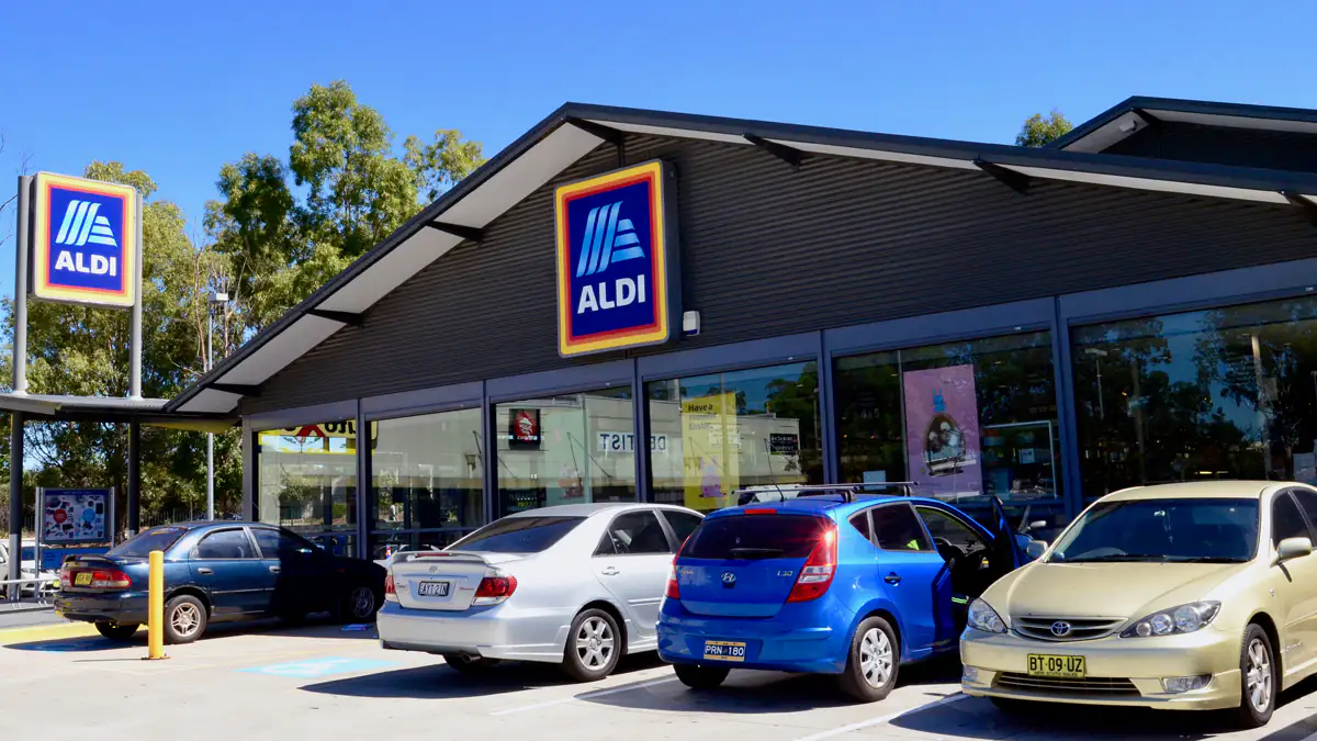 Aldi-Mitarbeiter enthüllen ihr Gehalt: So viel Geld verdient man bei dem Discounter