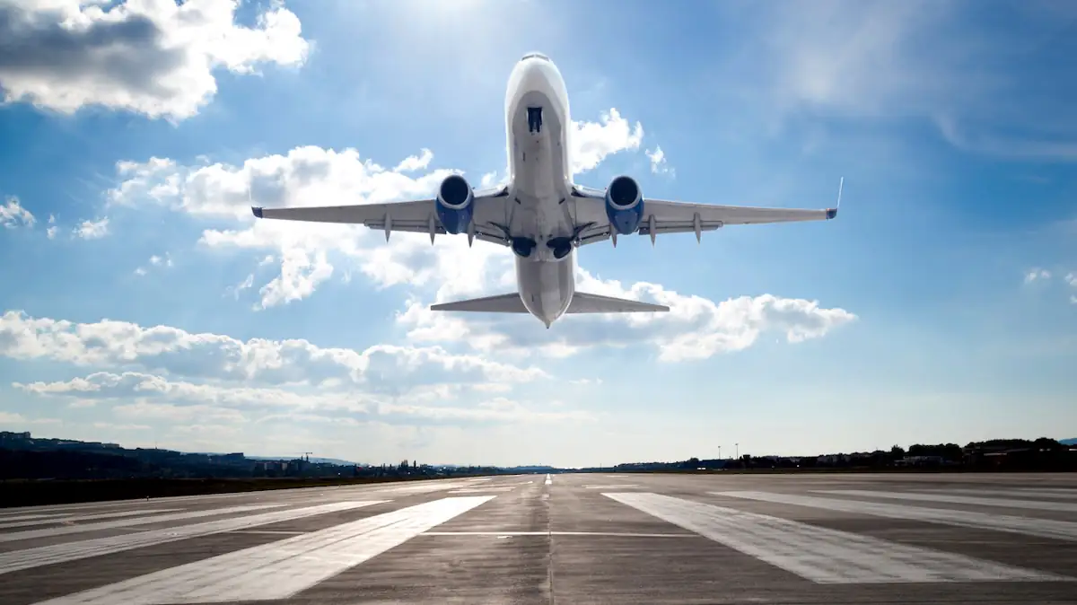 Wie in „Catch Me If You Can“: Mann verurteilt, nachdem er als falscher Flugbegleiter 120 Mal kostenlos geflogen war