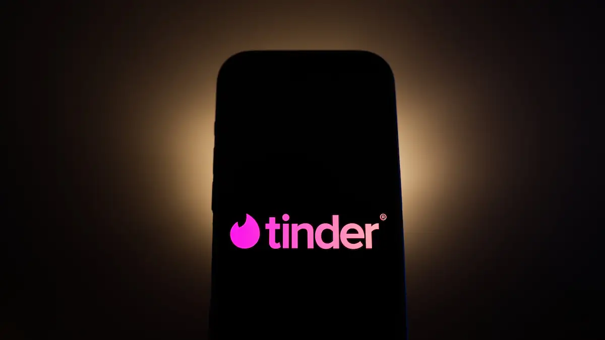 Tinder-Nutzer sind fassungslos: Dating-App sorgt mit neuer Funktion für Empörung