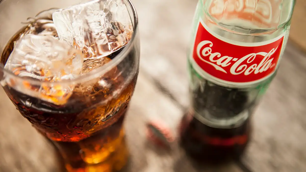 Warum heißt Coca-Cola eigentlich so? Die Geschichte hinter dem Markennamen