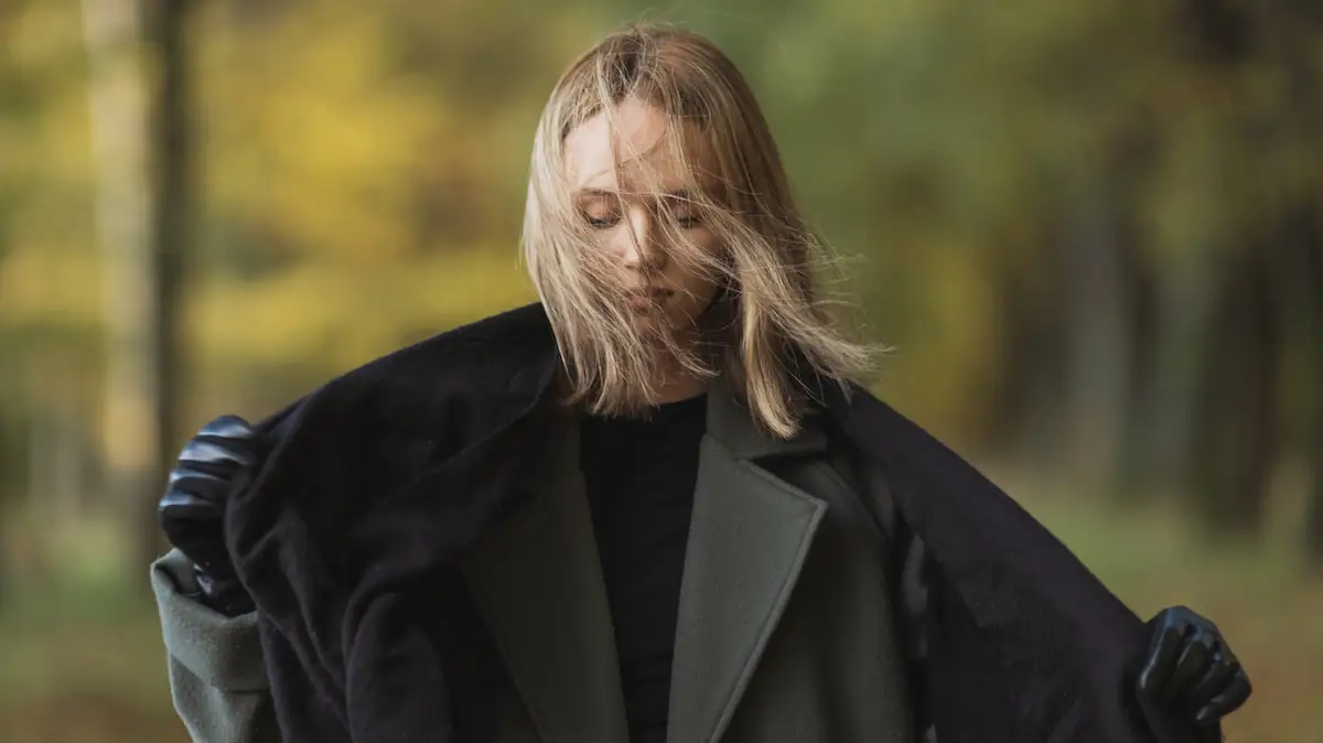 In der Psychologie: Was es aussagt, wenn man immer nur schwarze Kleidung trägt