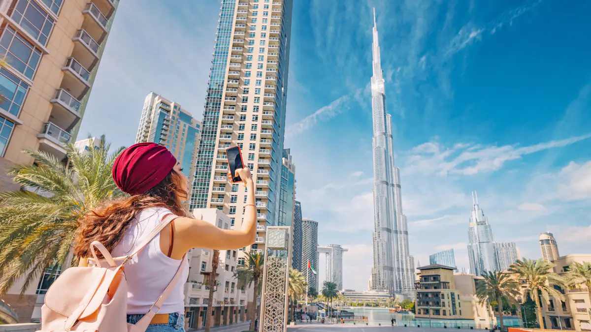 Die „Dubai-Masche“: Steuerfahnder jagen Influencer – es geht um mehrere Millionen Euro