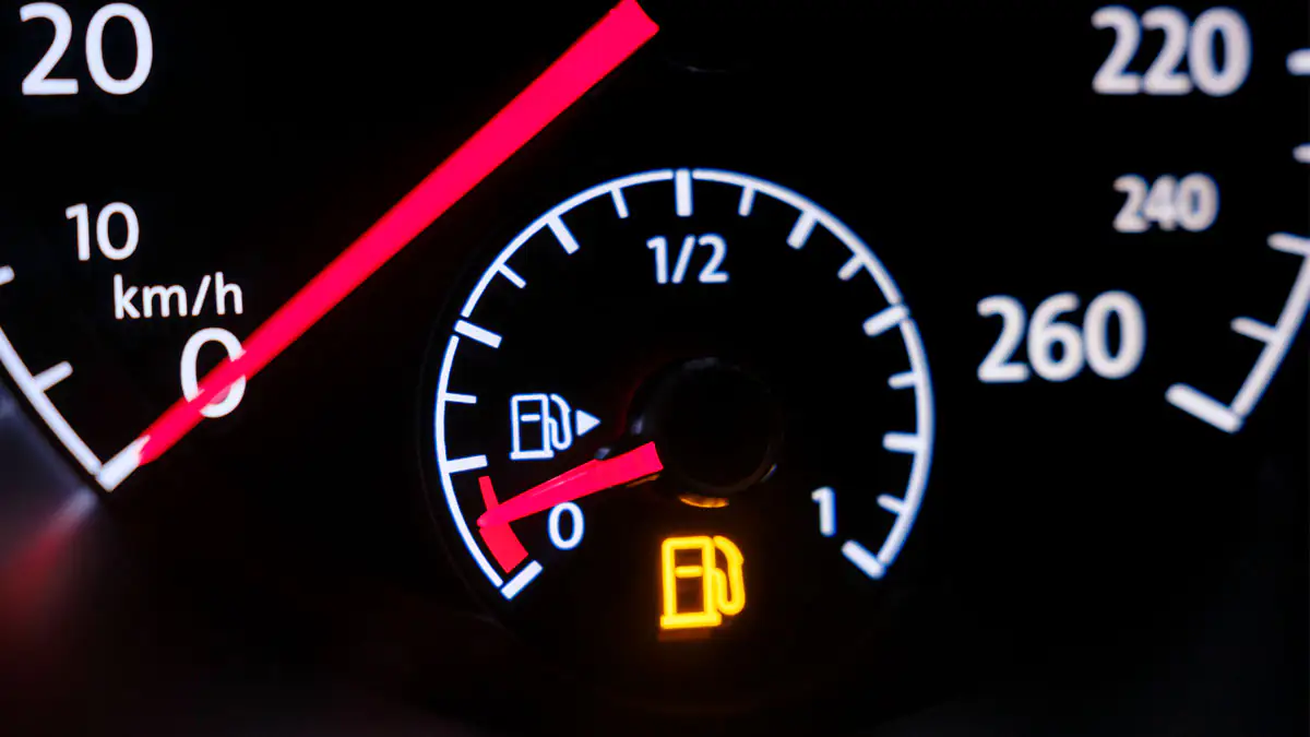 Tipp für die Tankstelle: Dieses kleine Zeichen sollten Autofahrer kennen