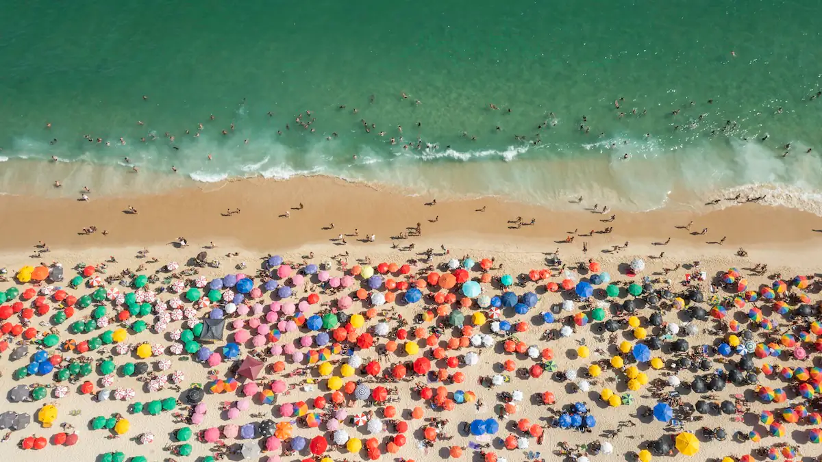 „Beach Sprawling“-Trend sorgt für Empörung bei Strandbesuchern