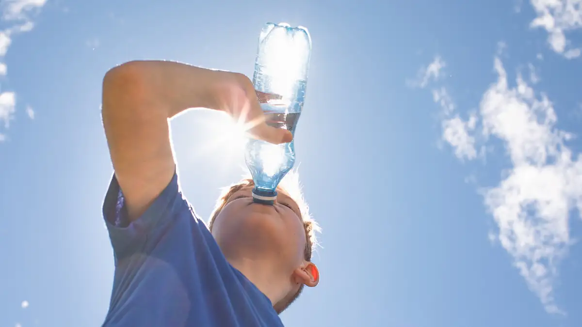 Wie lange ist Wasser in einer angebrochenen Flasche noch haltbar?