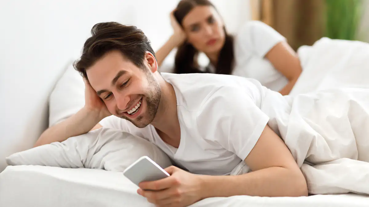 Fremdgehen: Harmloses Detail kann Affäre aufdecken